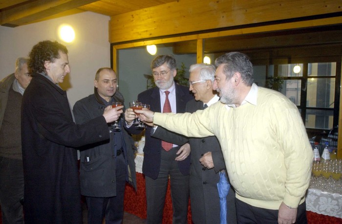 Marzo 2004 campagna elettorale: brindisi nella sede di via Mentana con Vitali Cofferati Prodi Ropa