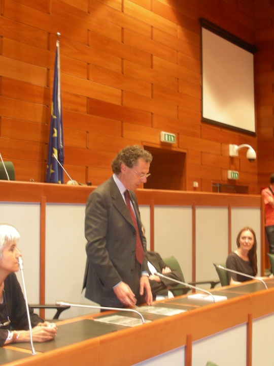 Le Consigliere Roberta  Mori e Rita Moriconi assieme a Maurizio Cevenini, delegato ai progetti di educazione alla cittadinanza, incontrano i ragazzi provenienti dalla provincia di Reggio Emilia che hanno aderito al progetto di educazione alla cittadinanza 