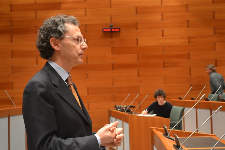 Il consigliere Maurizio Cevenini incontra i ragazzi dellIstituto Meucci di Carpi per parlare di federalismo