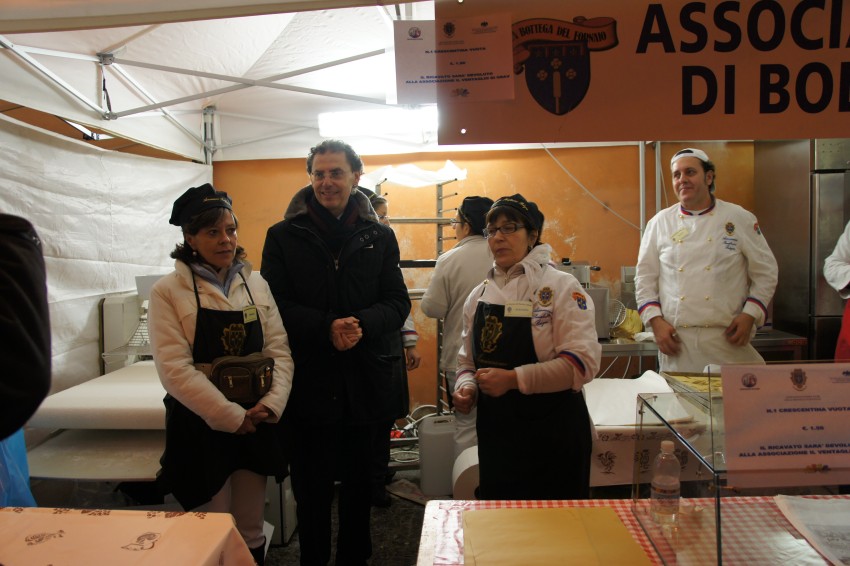 Associazione Panificatori - Crescentine sotto il portico del Baraccano