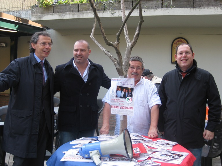 L'Ape  il simbolo di una campagna elettorale vincente, partita con le primarie per il Comune di Bologna. Oggi al bar Ciccio il varo della nuova versione a sostegno di Bersani e Bonaccini