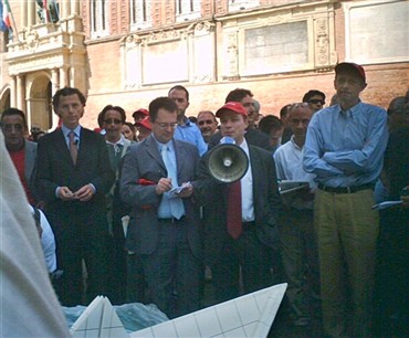 la barca porta via tutti i ricordi del PCI pds ds...
parte la nuova avventura