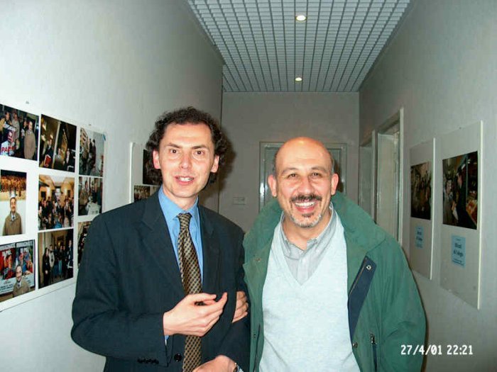 L'ideatore della galleria degli amici  tra i primi nella vecchia, riappare nella nuova.
Oggi  leader dell'altra sinistra...