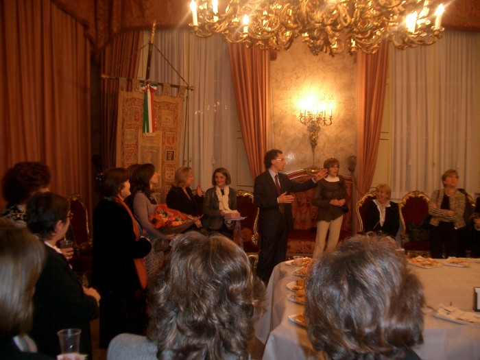  Novembre 2005. Si  tenuta a Bologna l'assemblea nazionale delle elette nei consigli provinciali: una immagine della serata