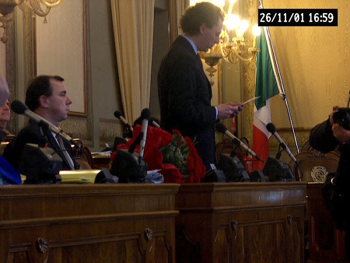 Commemorazione di Giuseppe Dozza dal banco che occup nel suo ultimo anno da consigliere comunale. 2001